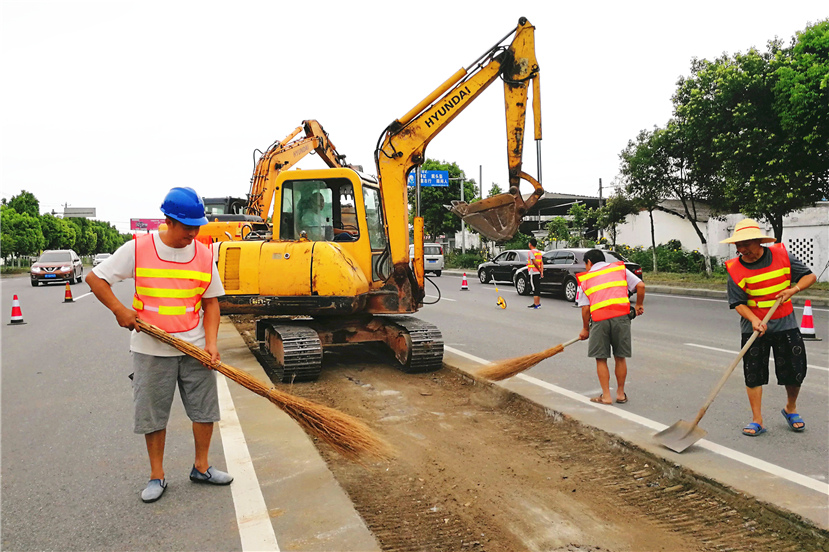 2017年8月15日 旌驰交投公司圆满完成S106成德大道路口至天元镇五庙村路口维修任务1_副本